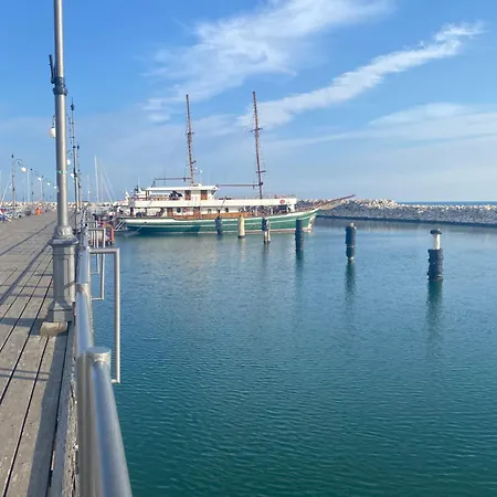 Atlantis Court In Makenzy アパート *