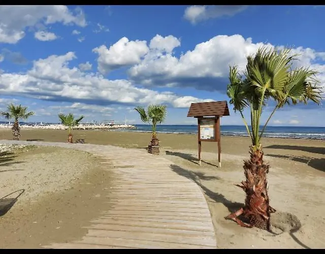 Atlantis Court In Makenzy * ラルナカ