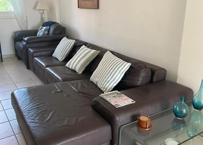 Atlantis Court In Makenzy Apartment