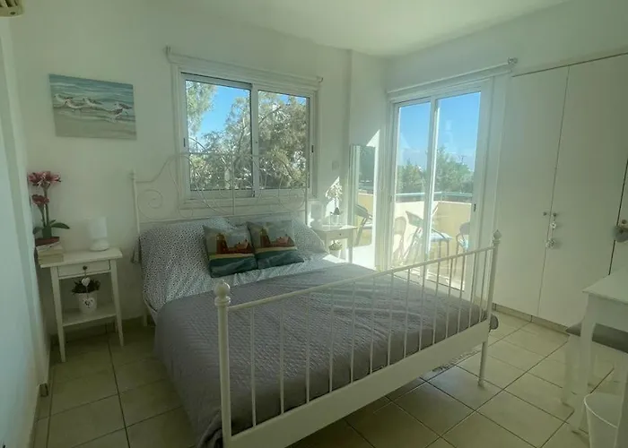 Apartment Atlantis Court In Makenzy *